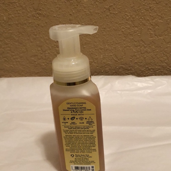 NWT Bath & Body Works Iced Lemon Pound Cake Gentle Foaming Hand Soap. 8.75 oz - Picture 5 of 6